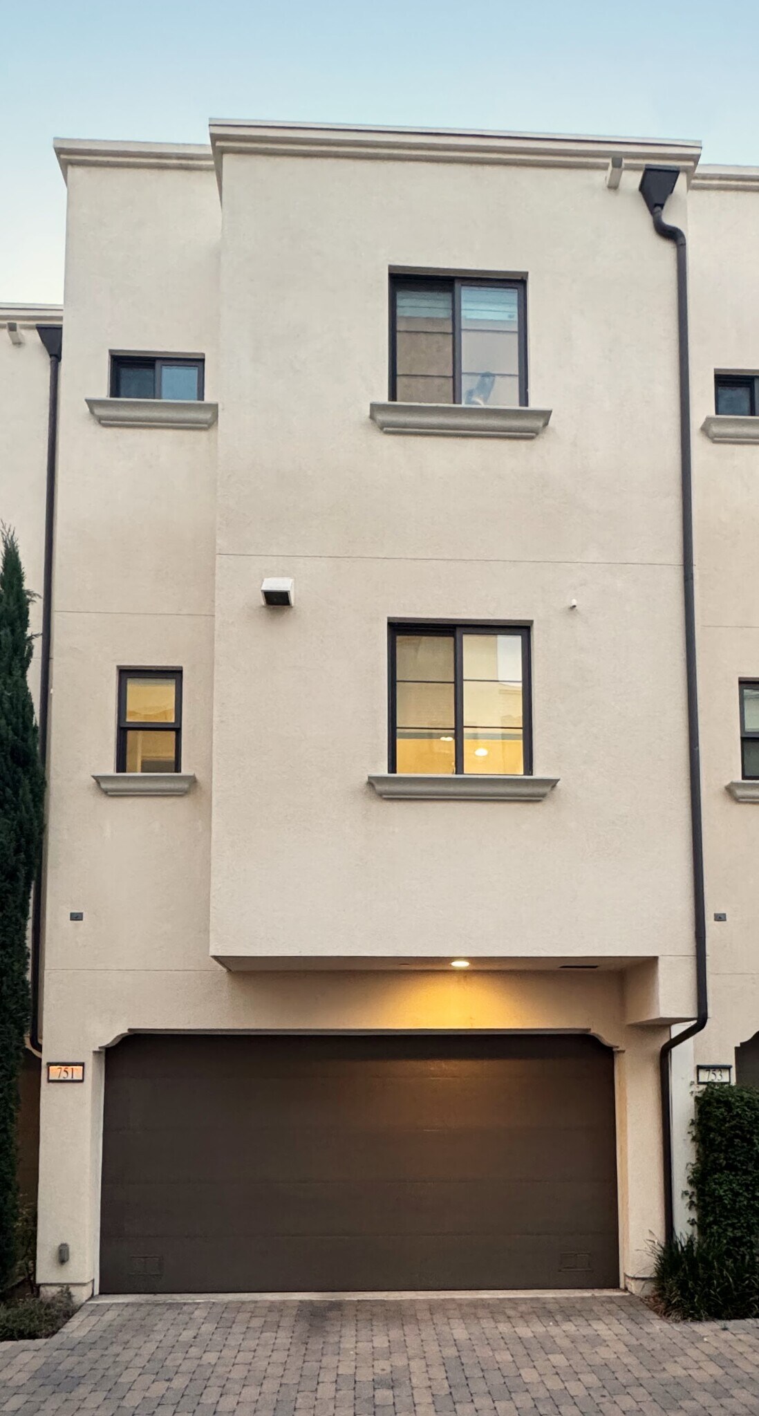 Building Photo - 751 Talbot Ln