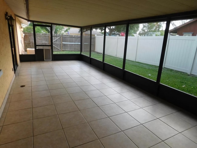 Building Photo - Fantastic 3/2 Home in Sarasota, with Yard ...