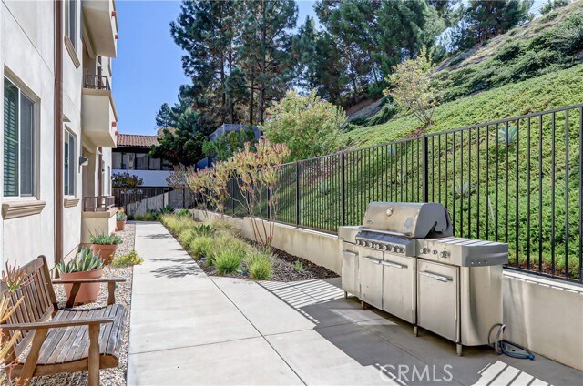 Building Photo - 627 Deep Valley Dr