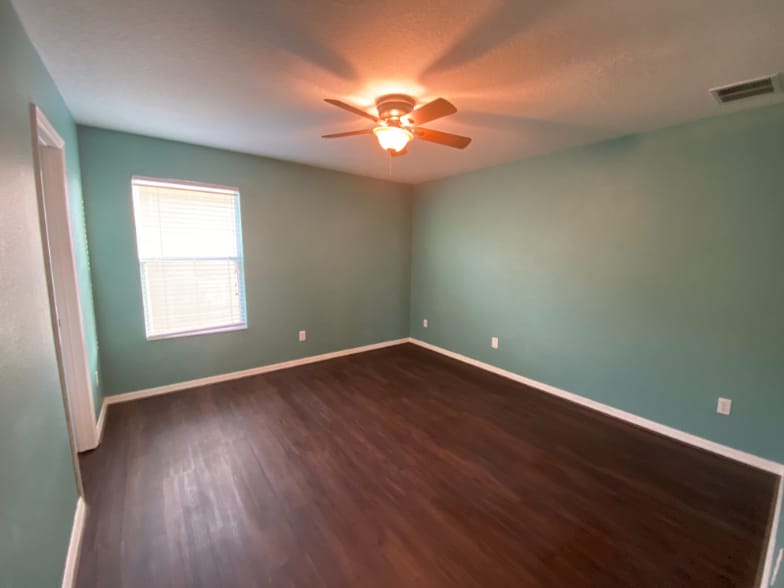 Primary Photo - 1353 Karok St