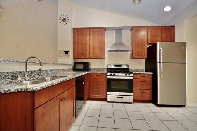 Building Photo - 3073 Kentshire Cir