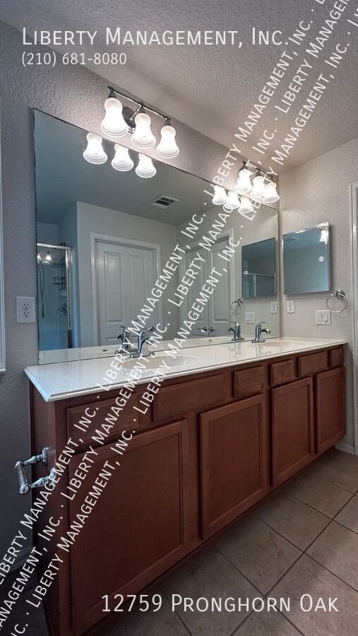 Building Photo - 12759 Pronghorn Oak