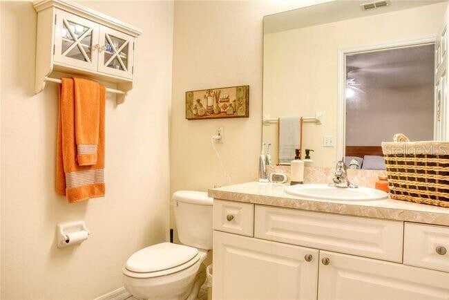 Building Photo - 3455 Village Green Ct