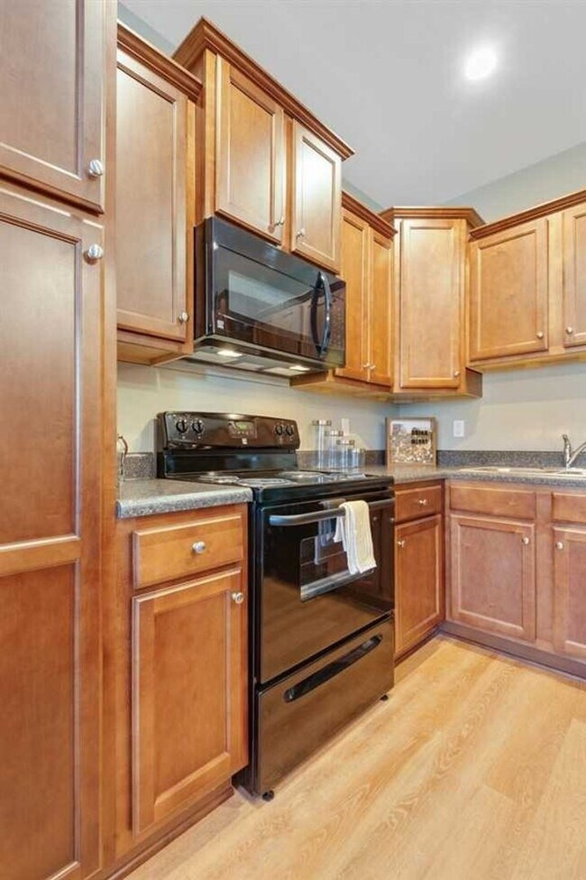Building Photo - Recently built 3/3!
