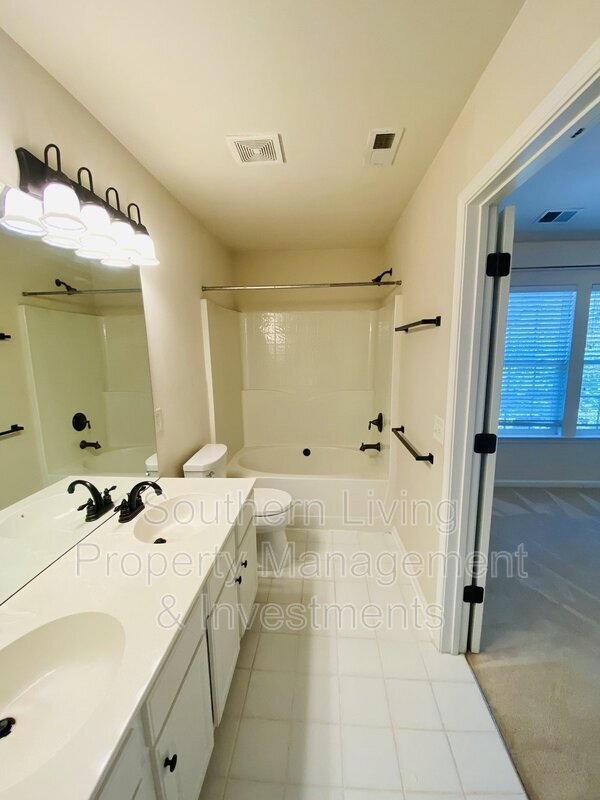 Building Photo - 10407 Winslet Dr