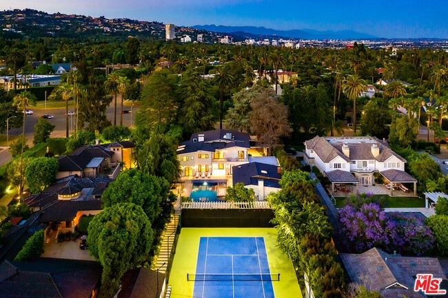 Primary Photo - 721 N Beverly Dr