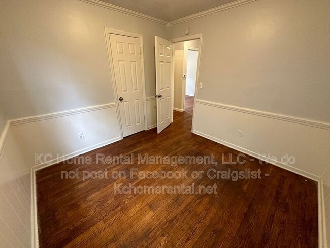 Building Photo - 10700 E 28th Terrace S