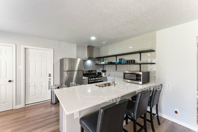 Building Photo - 7210 Cloverfield Ln