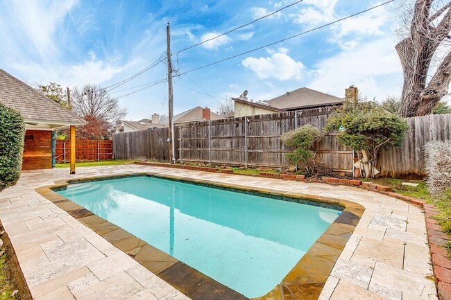 Building Photo - Beautiful 3 Bed, 2 Bath Home in Well Established Holiday West Neighborhood W /Pool and Pool Servi...