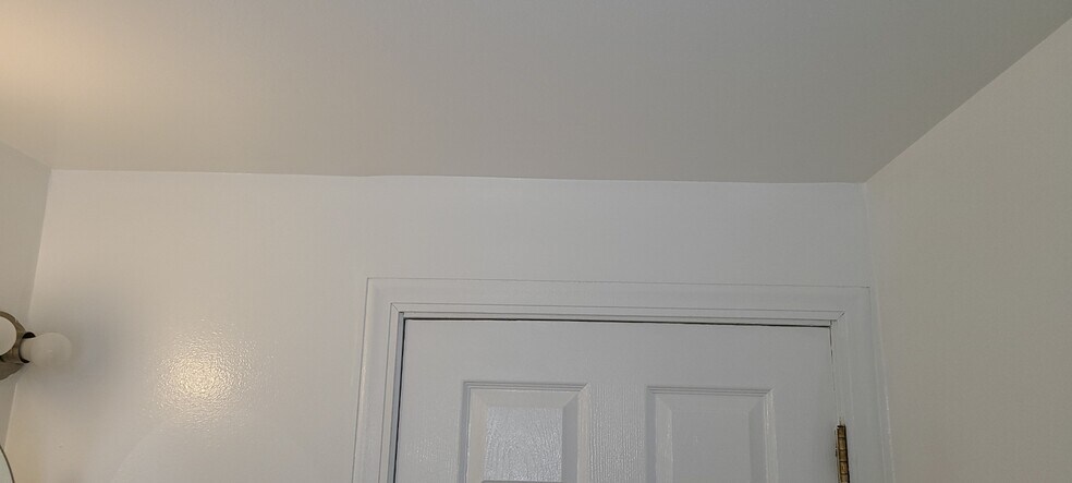 Newly Painted Bathroom - 4525 Roth Ave