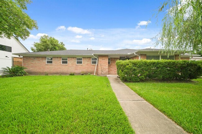 Primary Photo - 4427 Sarong Dr