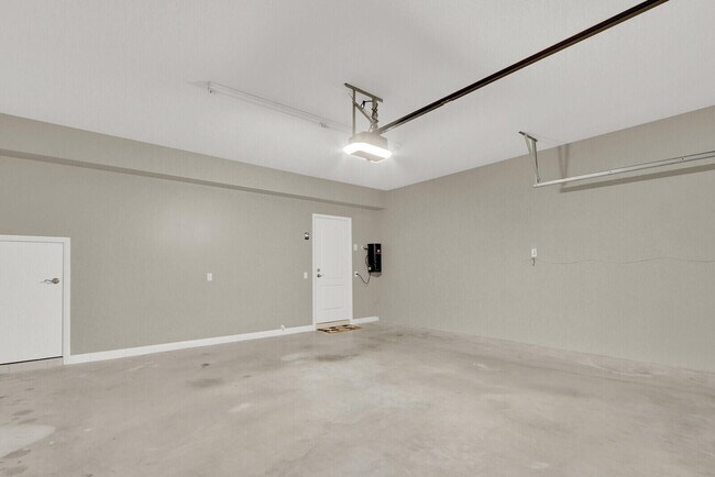 Building Photo - 28 Live Oak Cir