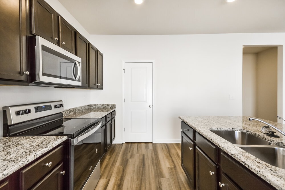 Building Photo - 637 Moorings Ave