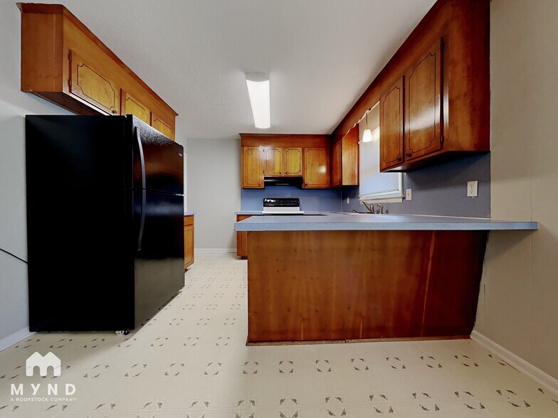 Building Photo - 221 Tanglewood Dr