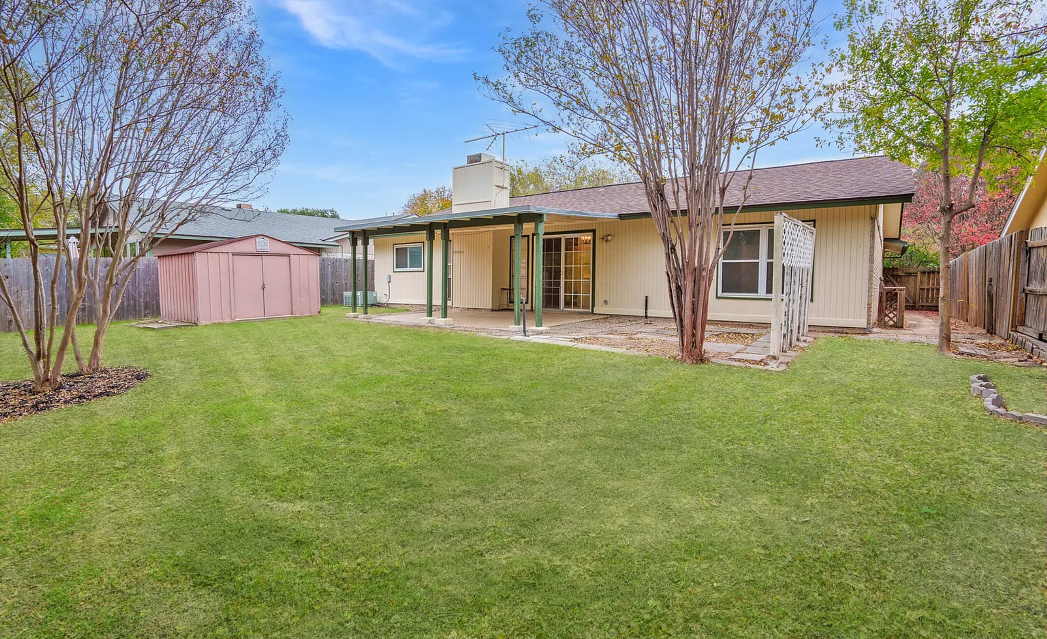 Building Photo - 8806 Thatch Dr