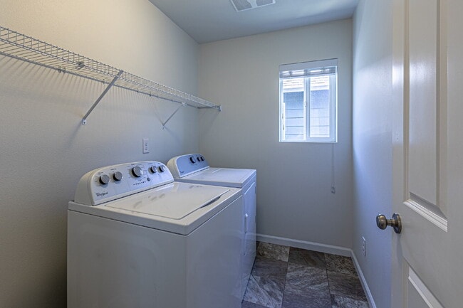 Building Photo - Amazing 4 bedroom home in Stewart Crossing!
