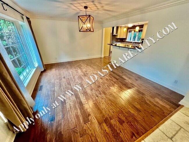 Building Photo - Beautiful 4 Bed 3.5 Bath Home in Fairway-Available NOW!!