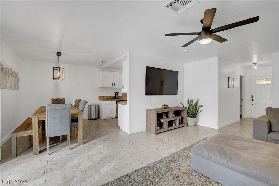Living to dining view - 3112 La Mesa Dr