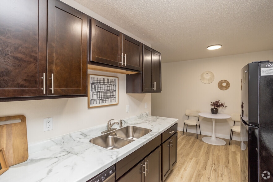 Modern A - Kitchen - Parkview Apartments