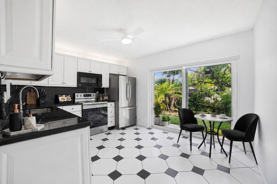 Building Photo - 5284 Breadfruit Cir