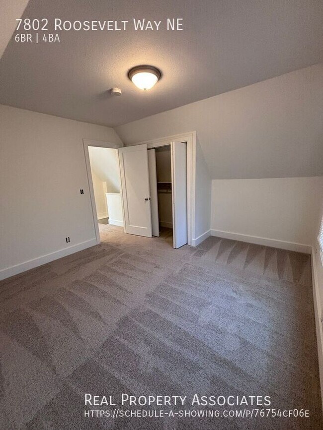 Building Photo - 7802 Roosevelt Way NE