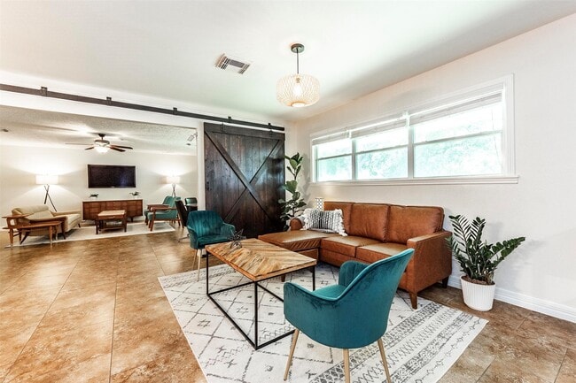 Building Photo - 11 10th Ave N