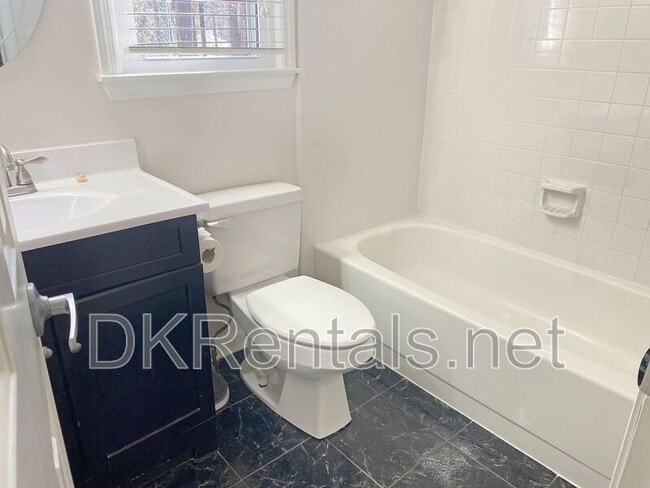 Building Photo - 860 Crab Orchard Dr