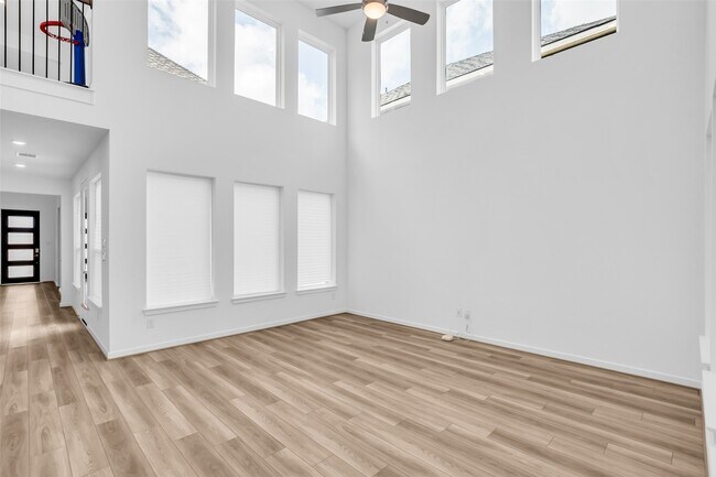 Building Photo - 17822 Carnation Gln Dr