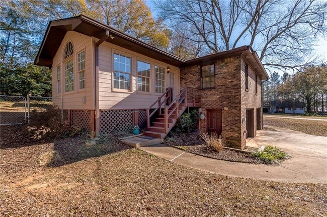 Building Photo - 905 Tanglewood Trail