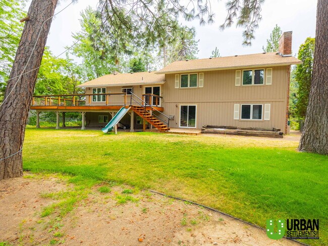 Building Photo - 8421 E Columbia Dr