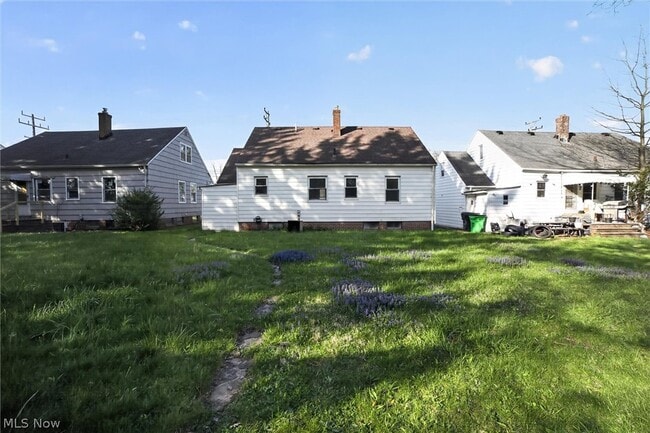 Building Photo - 303 S Green Rd