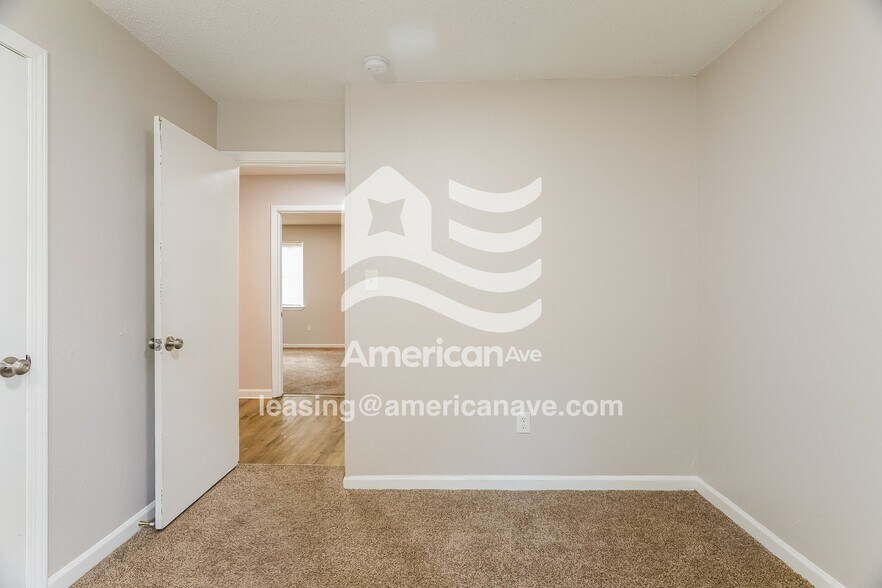 Building Photo - 1049 Northwood Dr