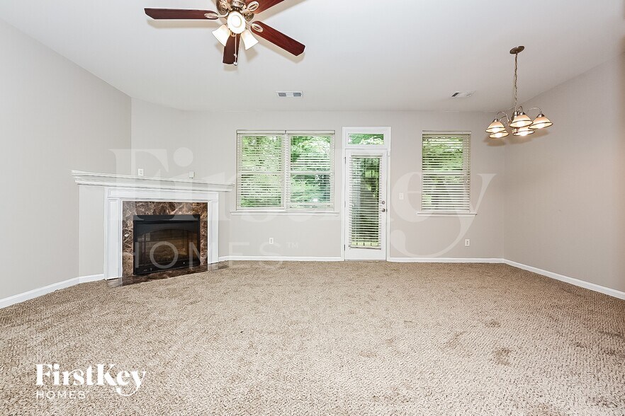 Building Photo - 3383 Estes Dr