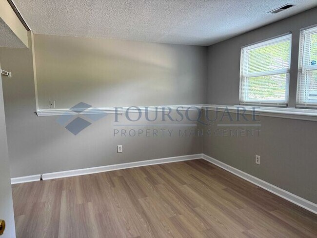 Building Photo - Cozy 4-Bed / 2-Bath Home with Main-Level Bedrooms, Large Backyard & Corner Lot , Near Shelley Lake