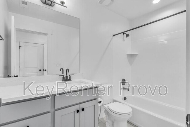 Building Photo - 275 N 600 W