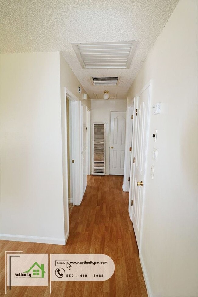 Building Photo - 2121 Deimos Ct