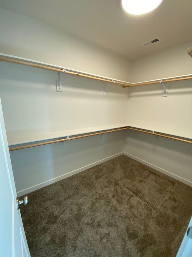 Building Photo - SINGLE FAMILY RANCHER ON ARROW LEAF (APP#146)