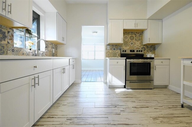 Building Photo - 336 Bunker Pl