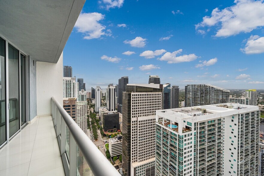 Building Photo - 485 Brickell Ave