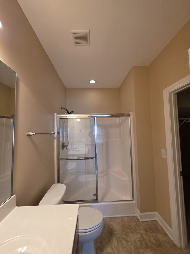 Building Photo - 1041 Fairway Ln