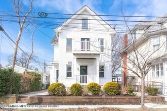 Building Photo - 907 Bond St