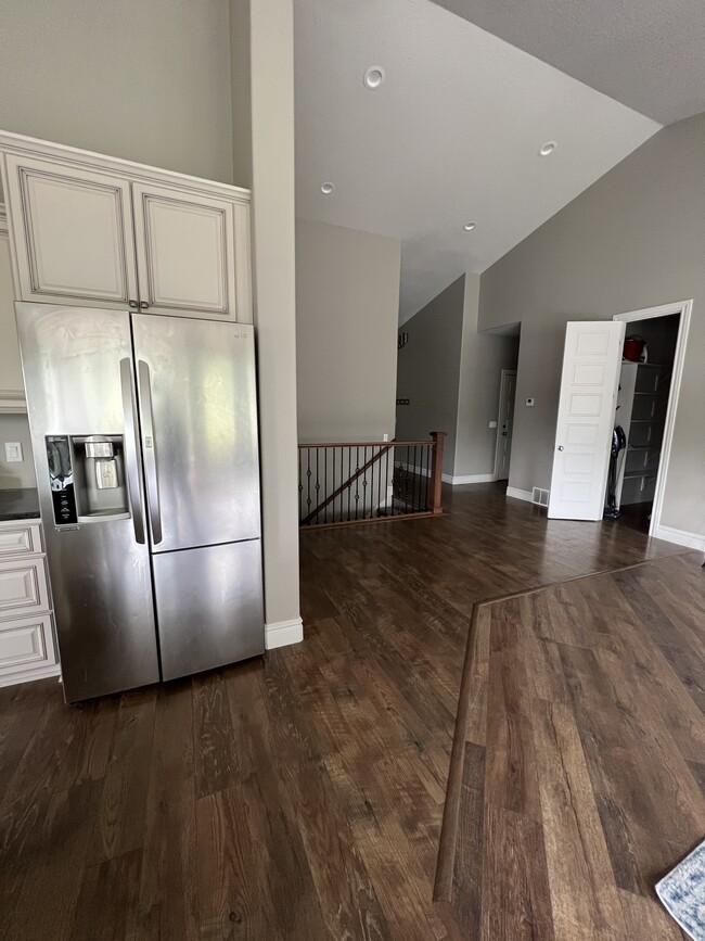 Building Photo - 5974 Robinson Ln