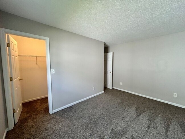 Building Photo - Beautiful 3 Bedroom 2 Bath Ranch On A Pond...