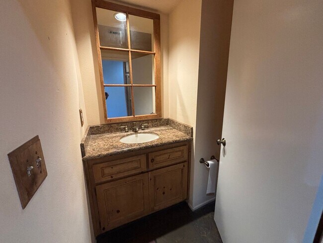 Building Photo - 22832 Banyan Pl
