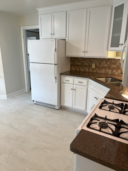 Kitchen - 632 N Superior St