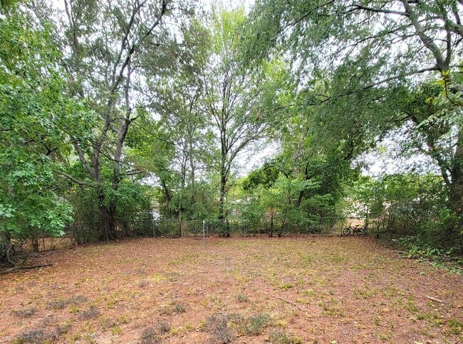 Building Photo - 3-bedroom home!