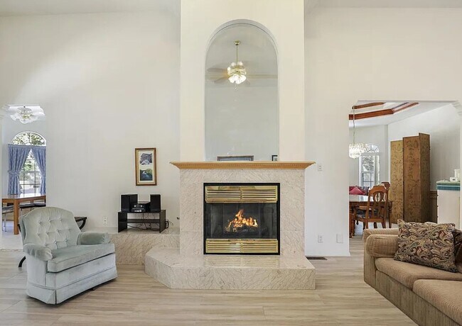 Building Photo - 6615 Wentworth Ct NE