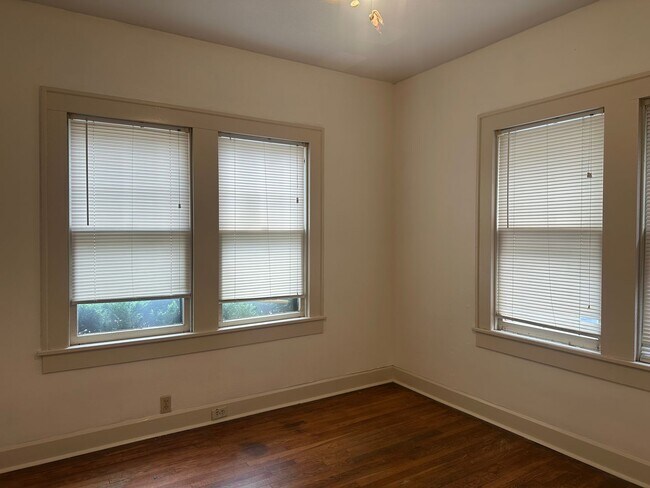 Building Photo - 707 Graham Pl