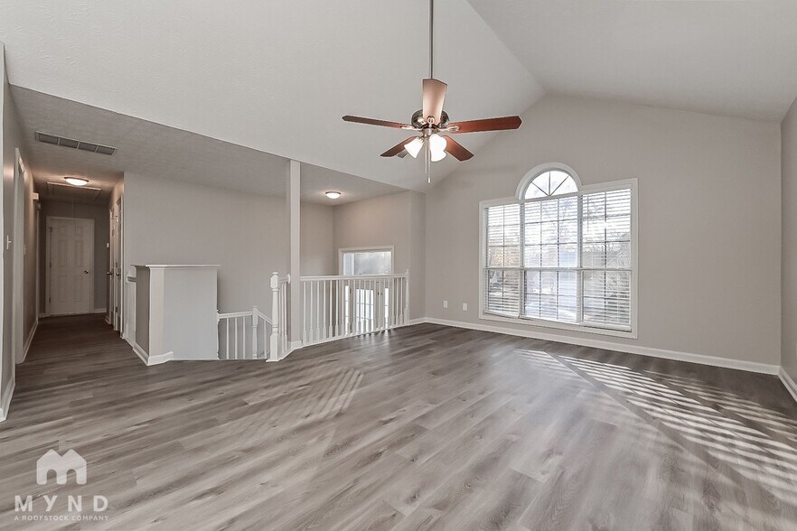 Building Photo - 10395 Starling Trail