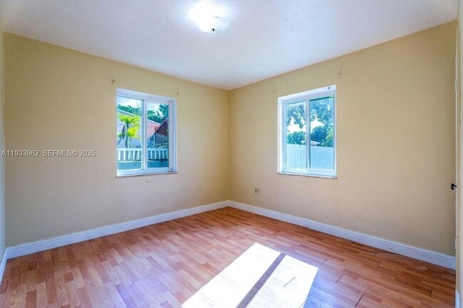 Building Photo - 1265 NE 142nd St